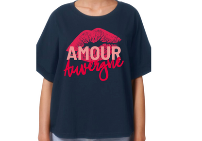 T-shirt bleu marine coupe oversize avec sérigraphie Amour Auvergne et lèvres volcaniques